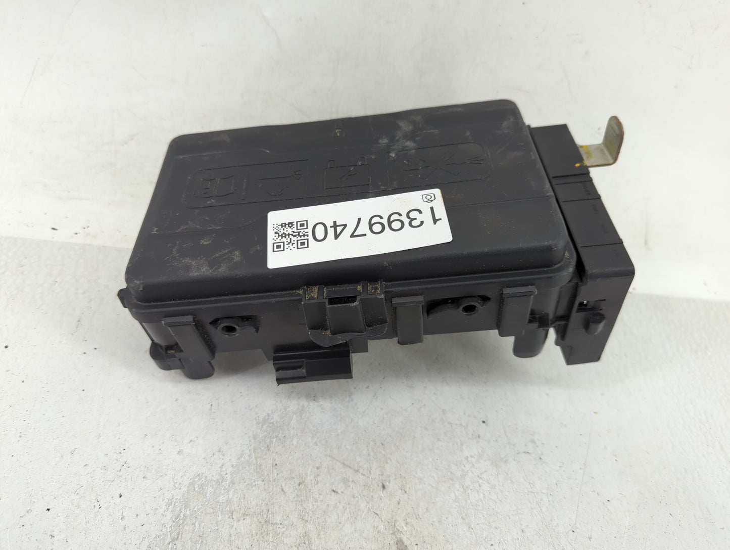 2022 Chevrolet Malibu Fusebox Fuse Box Panel Relay Module P/N:84950508-01 Fits OEM Used Auto Parts - Oemusedautoparts1.com
