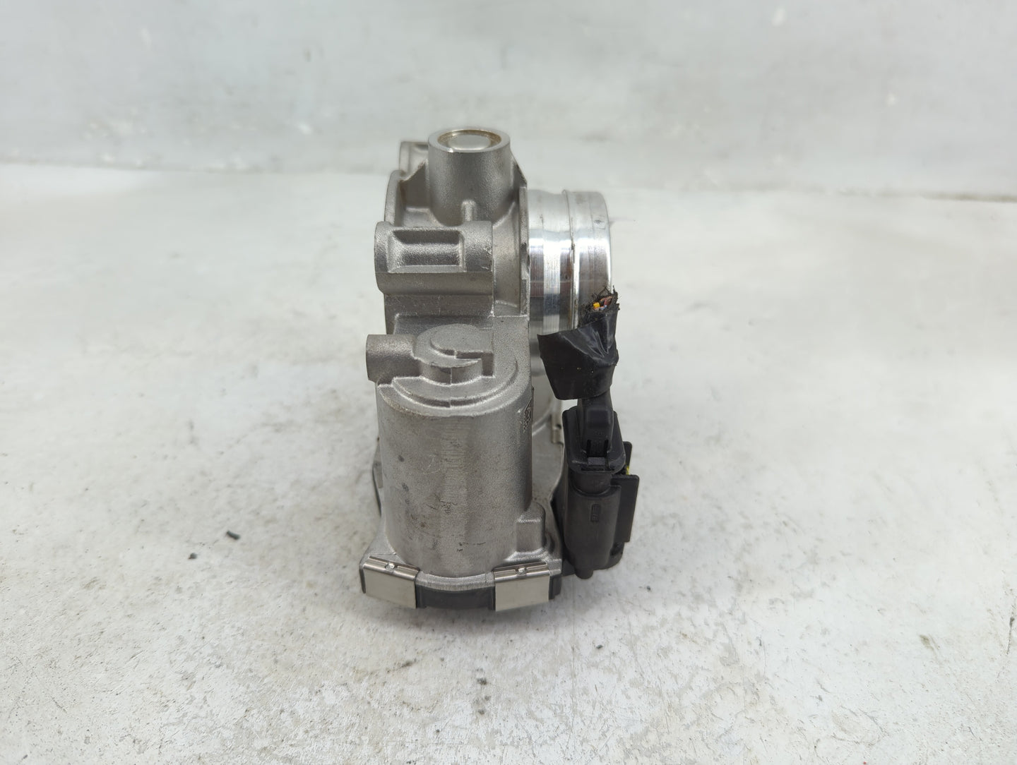 2016-2021 Chevrolet Malibu Throttle Body P/N:12671379AA Fits Fits 2016 2017 2018 2019 2020 2021 2022 OEM Used Auto Parts - O