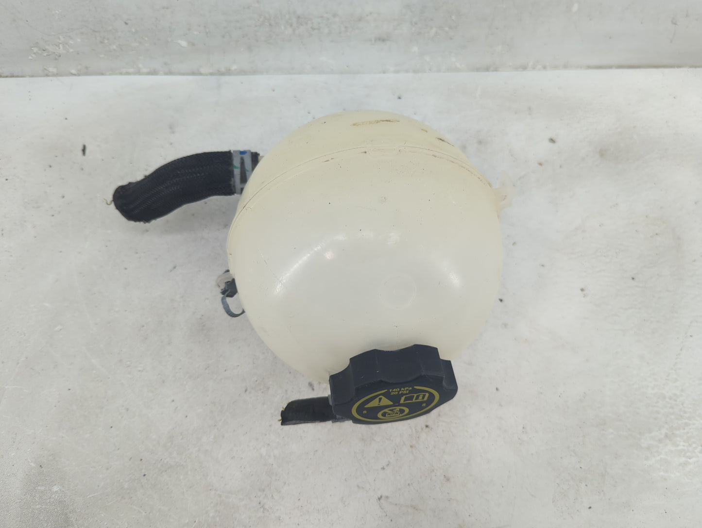 2016 Chevrolet Malibu Radiator Coolant Overflow Expansion Tank Bottle 1410112 - Oemusedautoparts1.com