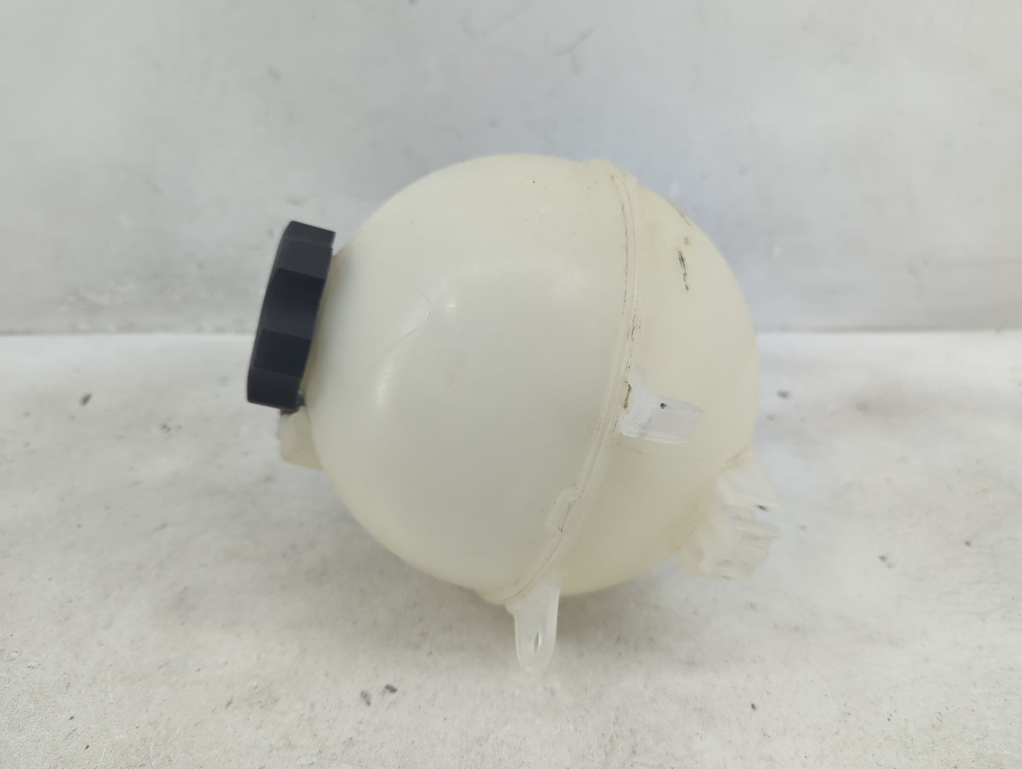 2016 Chevrolet Malibu Radiator Coolant Overflow Expansion Tank Bottle 1410112 - Oemusedautoparts1.com