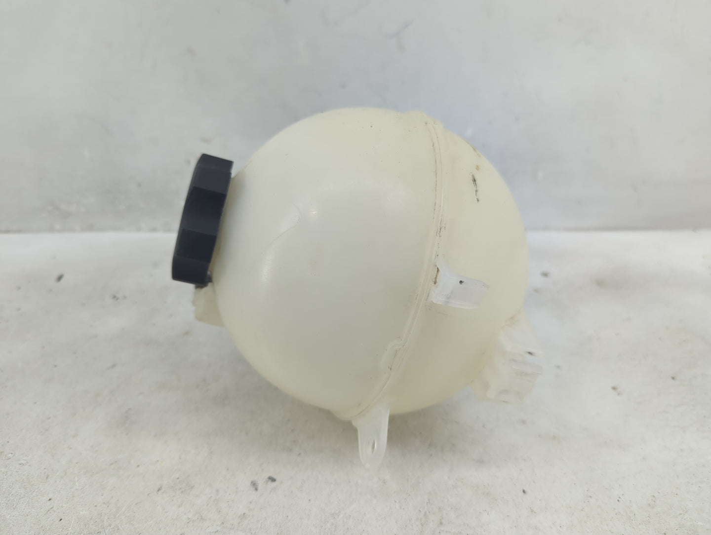 2016 Chevrolet Malibu Radiator Coolant Overflow Expansion Tank Bottle - Oemusedautoparts1.com