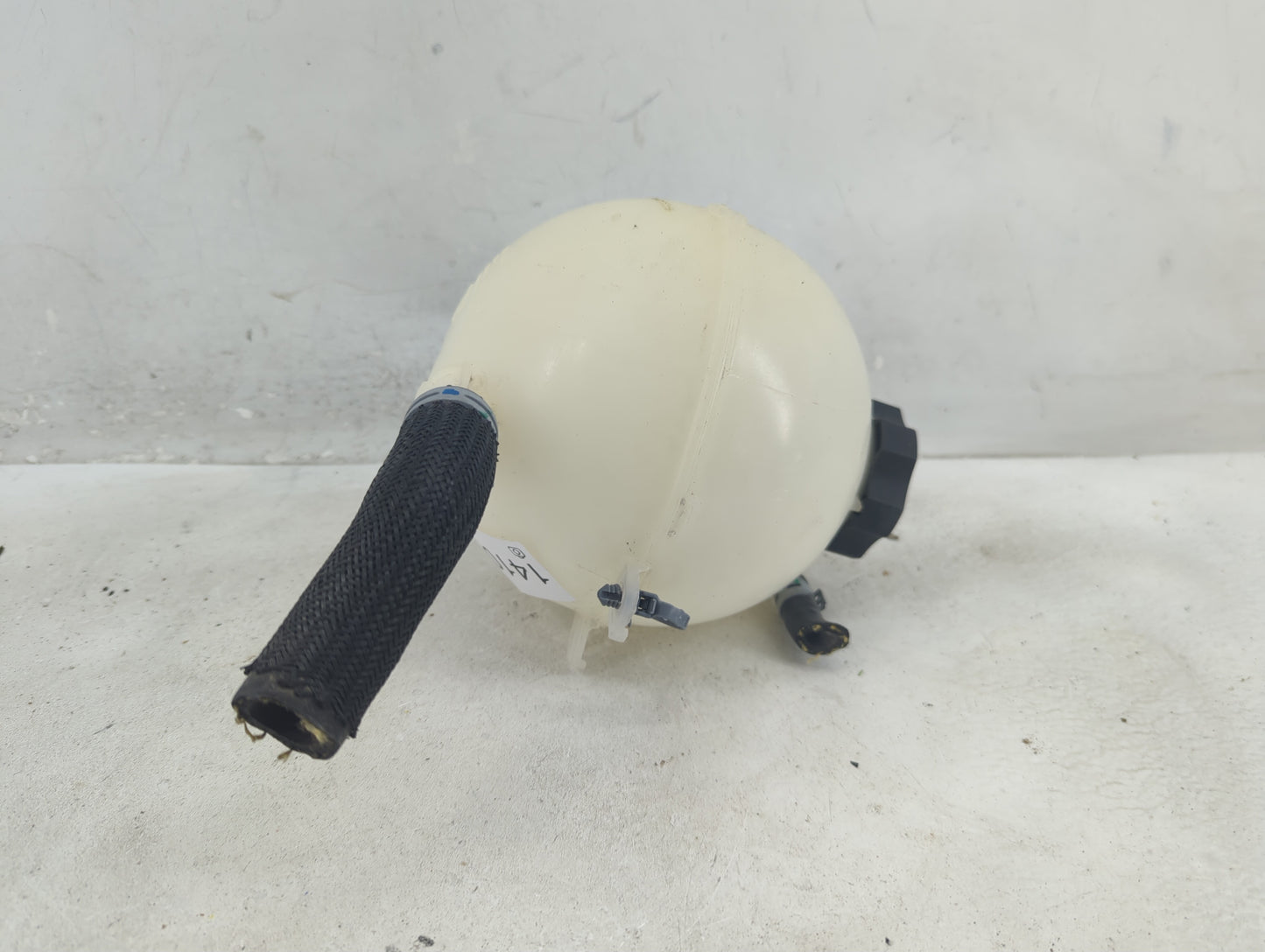 2016 Chevrolet Malibu Radiator Coolant Overflow Expansion Tank Bottle 1410112 - Oemusedautoparts1.com