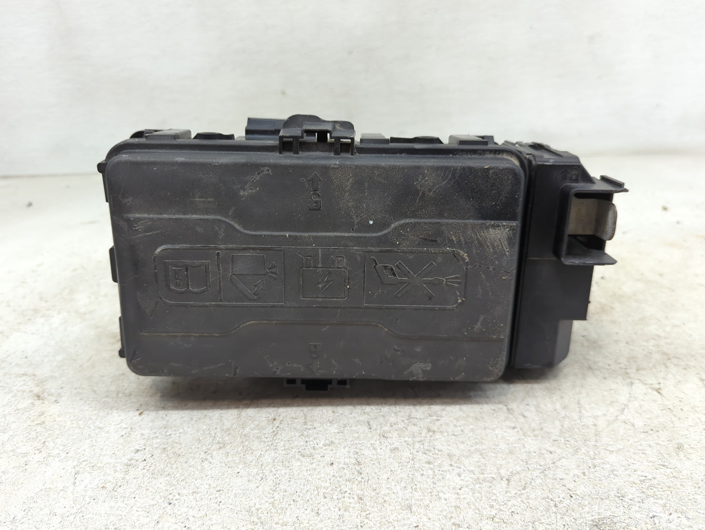 2022 Chevrolet Malibu Fusebox Fuse Box Panel Relay Module P/N:84950508-01 Fits OEM Used Auto Parts - Oemusedautoparts1.com