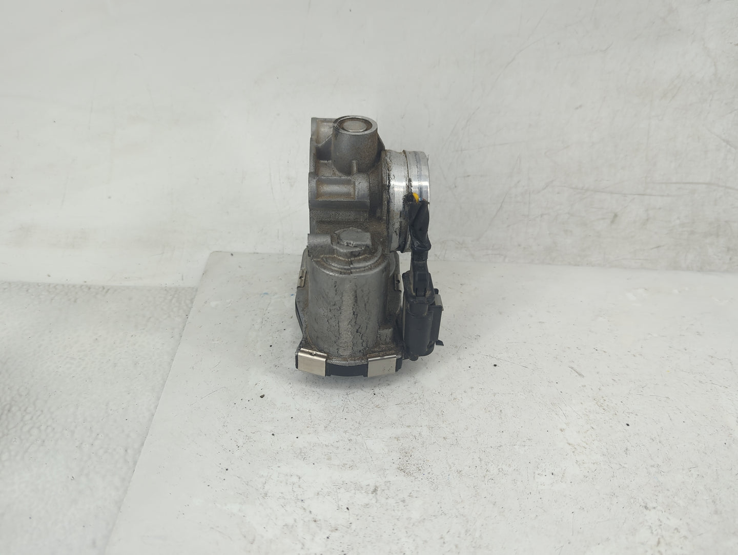 2016-2021 Chevrolet Malibu Throttle Body P/N:12671379AA Fits Fits 2016 2017 2018 2019 2020 2021 2022 OEM Used Auto Parts - O