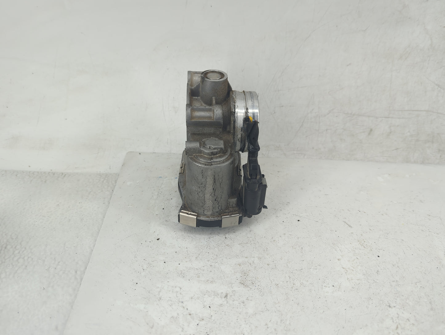 2016-2021 Chevrolet Malibu Throttle Body P/N:12671379AA Fits Fits 2016 2017 2018 2019 2020 2021 2022 OEM Used Auto Parts - O