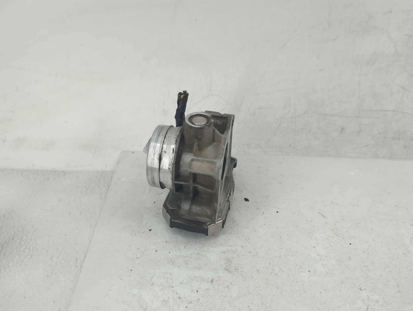 2016-2021 Chevrolet Malibu Throttle Body P/N:12671379AA Fits Fits 2016 2017 2018 2019 2020 2021 2022 OEM Used Auto Parts - O