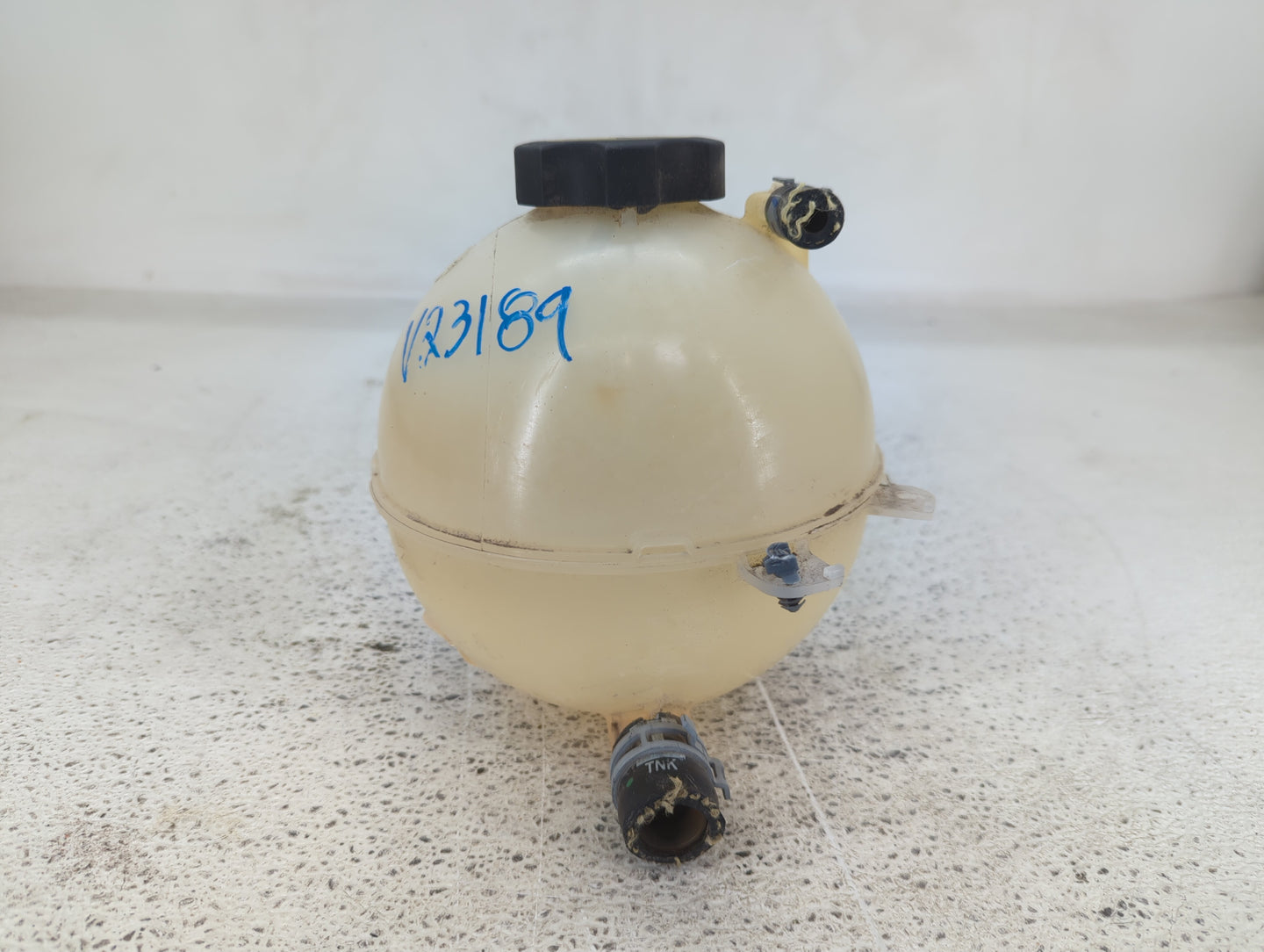 2016 Chevrolet Malibu Radiator Coolant Overflow Expansion Tank Bottle - Oemusedautoparts1.com