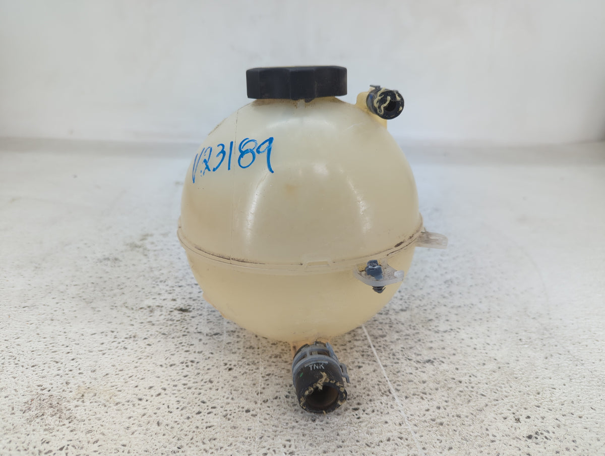 2016 Chevrolet Malibu Radiator Coolant Overflow Expansion Tank Bottle 1432602 - Oemusedautoparts1.com