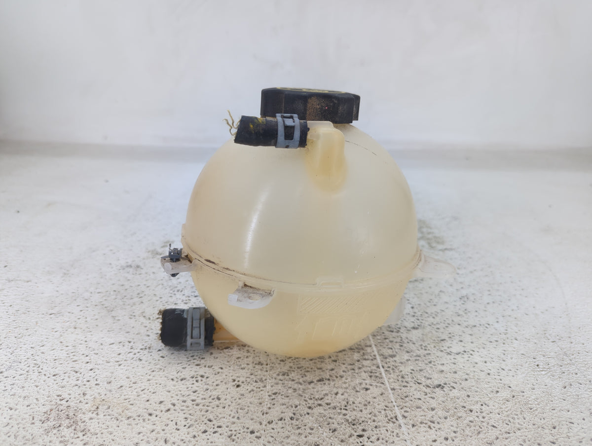 2016 Chevrolet Malibu Radiator Coolant Overflow Expansion Tank Bottle 1432602 - Oemusedautoparts1.com