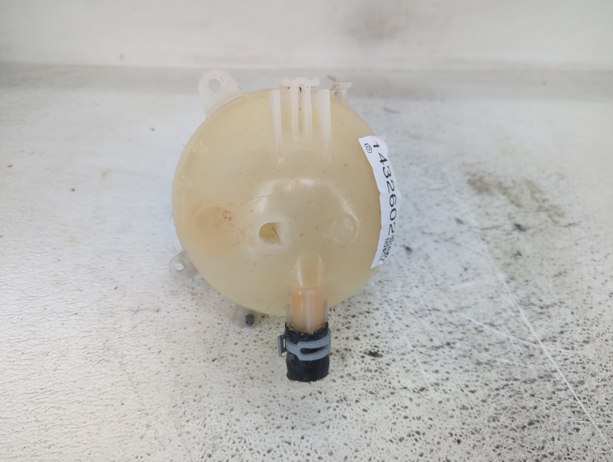 2016 Chevrolet Malibu Radiator Coolant Overflow Expansion Tank Bottle 1432602 - Oemusedautoparts1.com