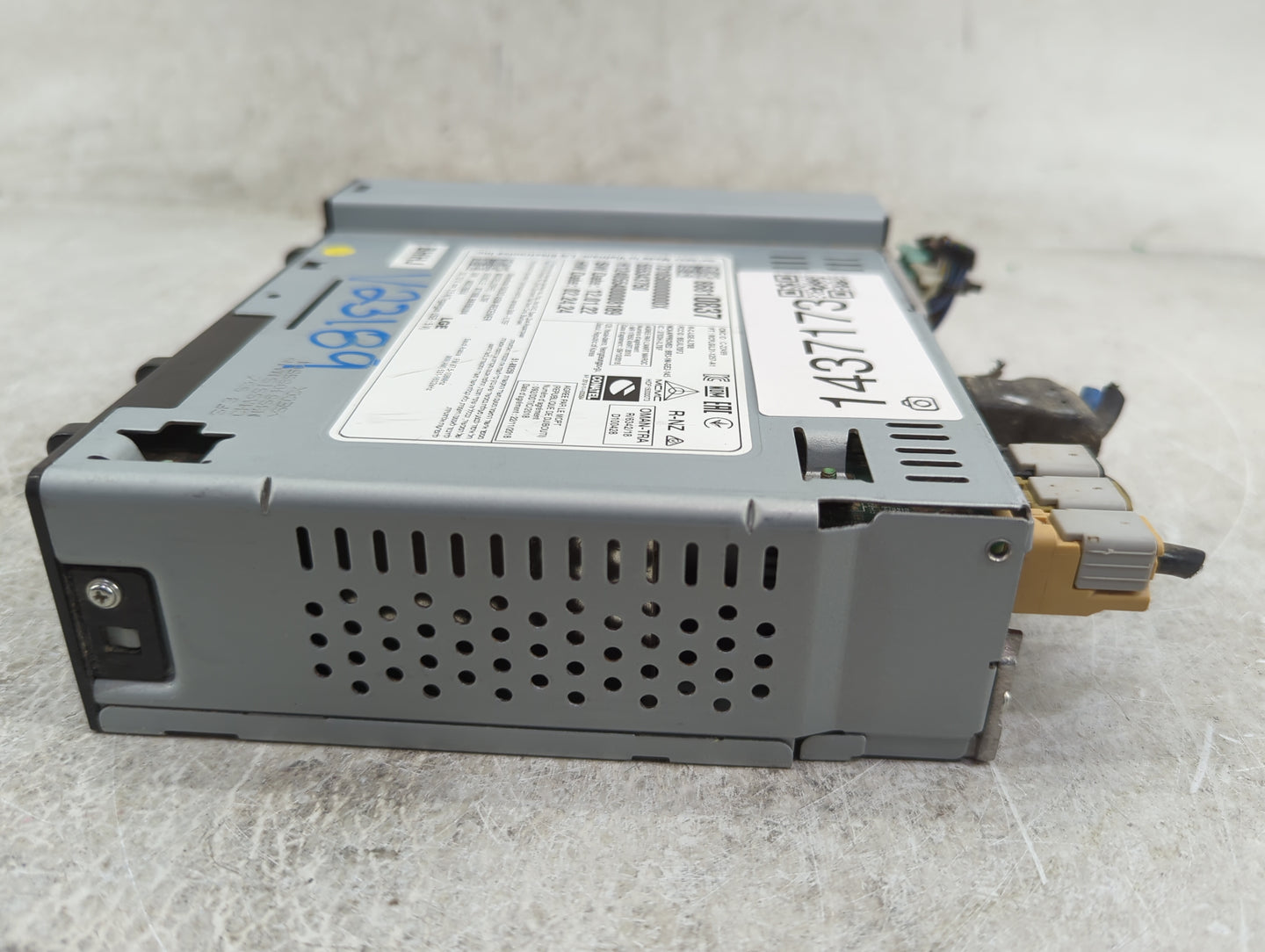 2017 Chevrolet Malibu Radio AM FM Cd Player Receiver Replacement P/N:86810837 555343750 Fits Fits 2018 2019 2020 OEM Used Au
