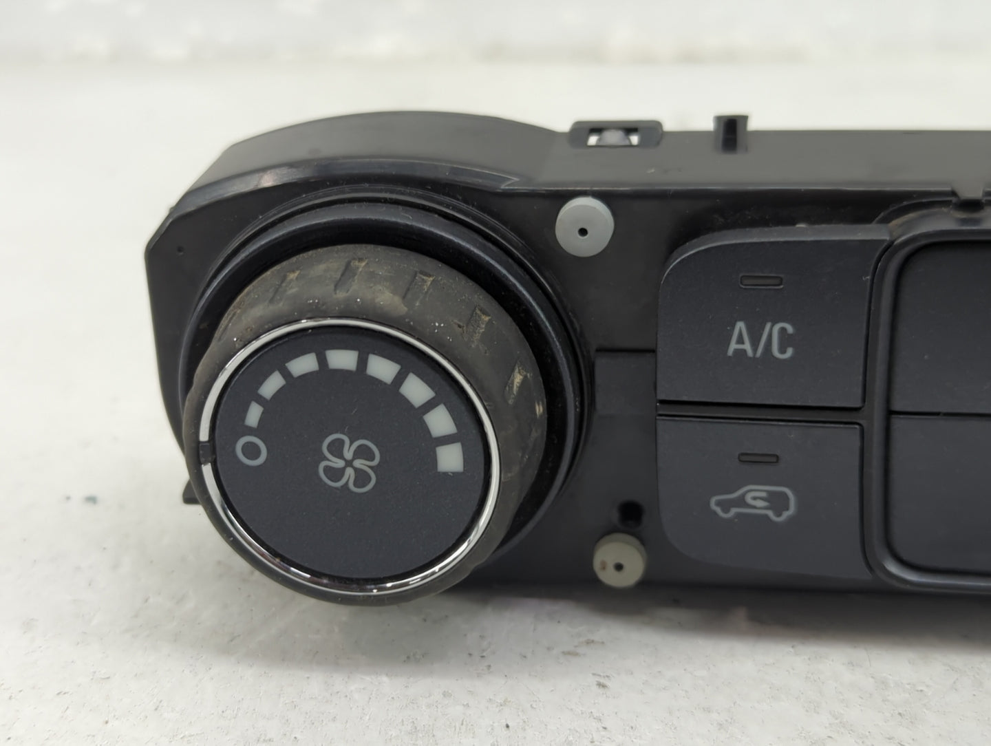 2018-2021 Chevrolet Malibu Climate Control Module Temperature AC/Heater Replacement P/N:22486621 7370200000000X Fits OEM Use