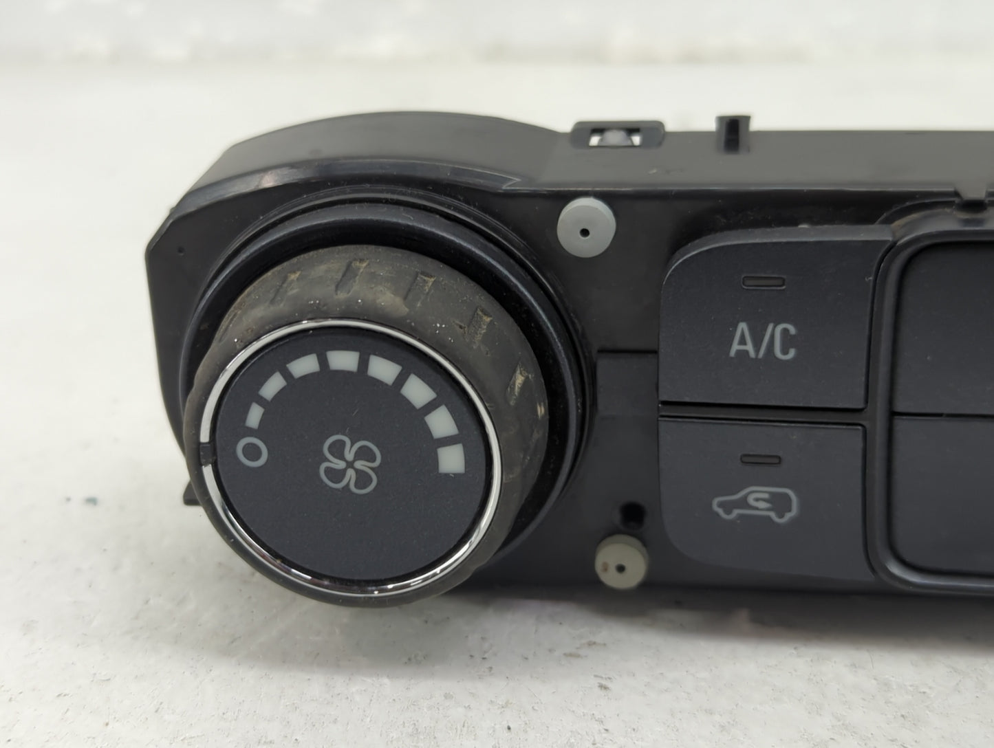 2018-2021 Chevrolet Malibu Climate Control Module Temperature AC/Heater Replacement P/N:22486621 7370200000000X Fits OEM Use