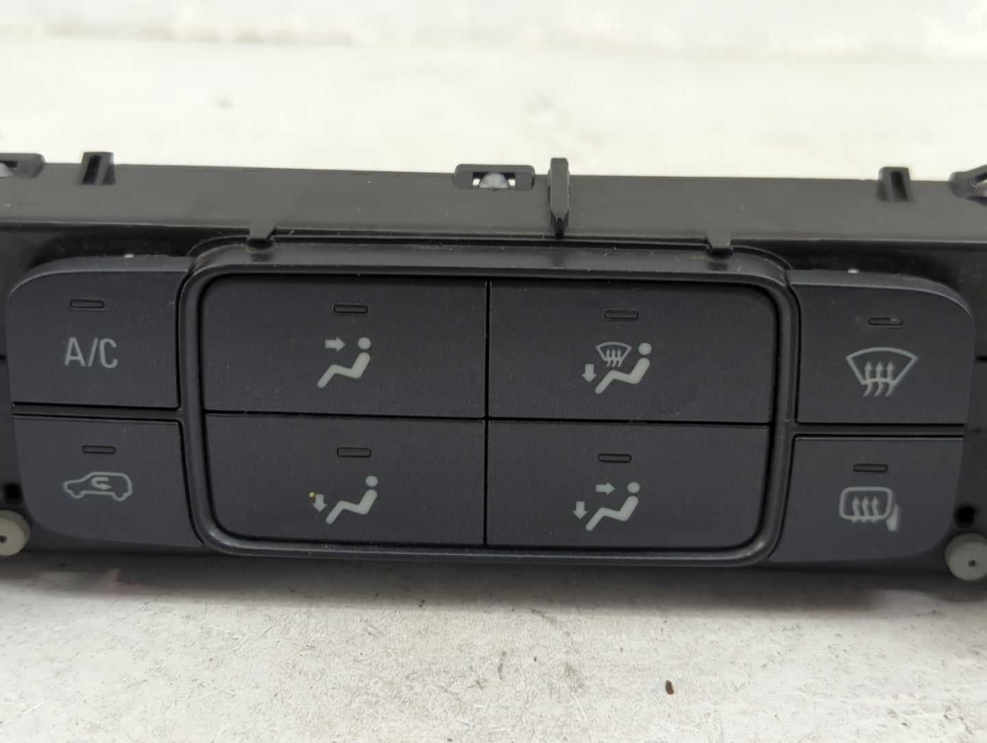 2018-2021 Chevrolet Malibu Climate Control Module Temperature AC/Heater Replacement P/N:22486621 7370200000000X Fits OEM Use