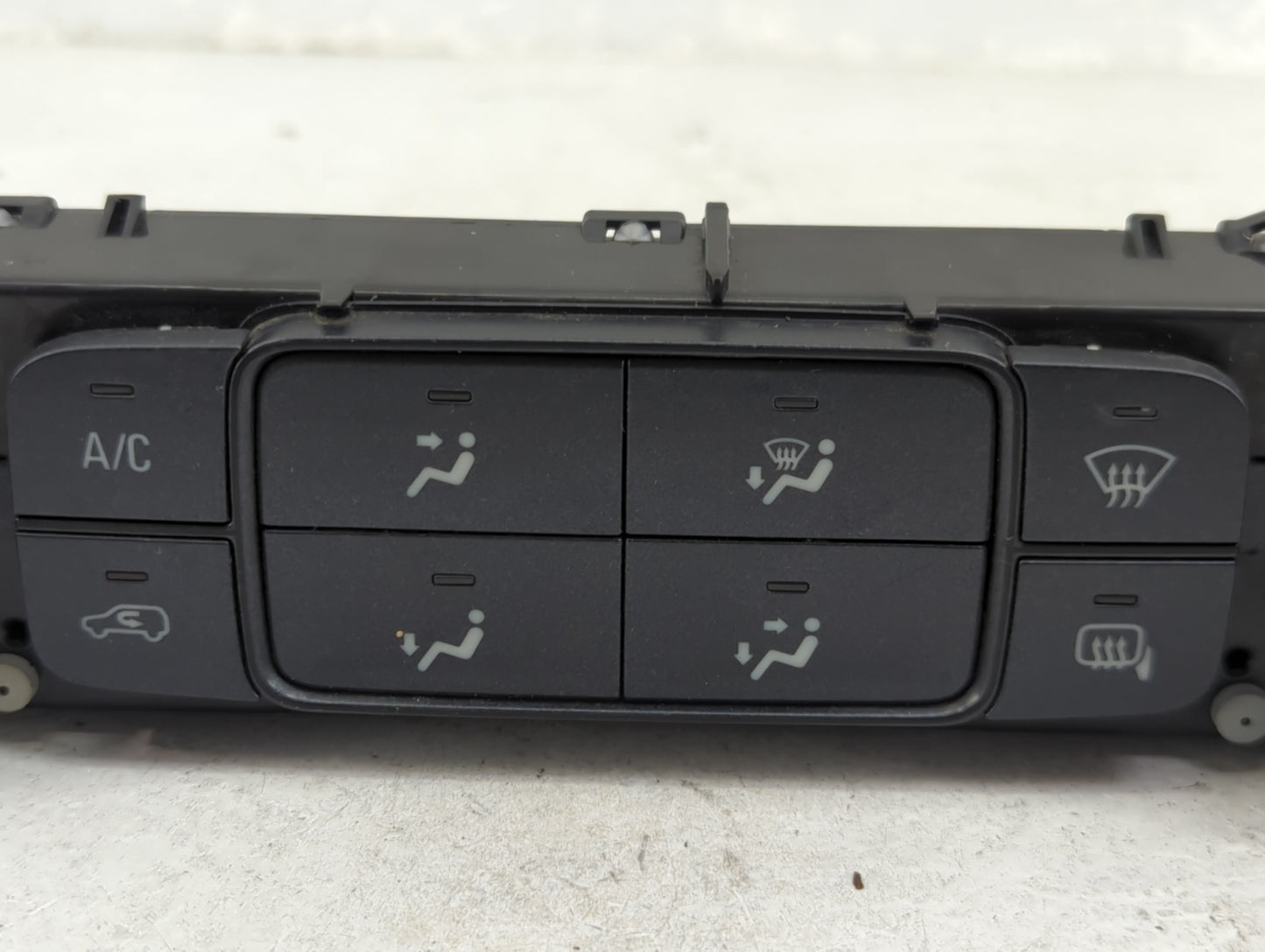 2018-2021 Chevrolet Malibu Climate Control Module Temperature AC/Heater Replacement P/N:22486621 7370200000000X Fits OEM Use