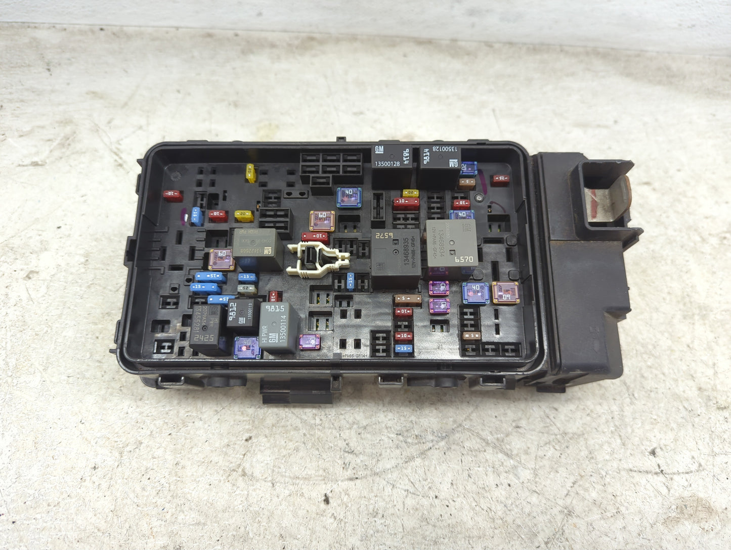 2022 Chevrolet Malibu Fusebox Fuse Box Panel Relay Module P/N:84950507 13468935, 13500128, 13500114, 13468934, 13422668 Fits