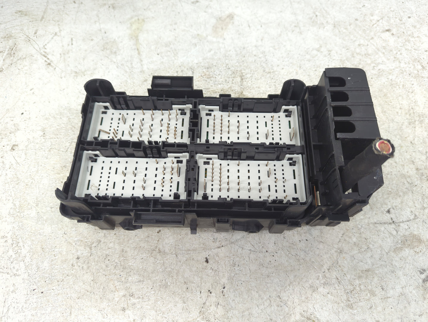 2022 Chevrolet Malibu Fusebox Fuse Box Panel Relay Module P/N:84950507 13468935, 13500128, 13500114, 13468934, 13422668 Fits