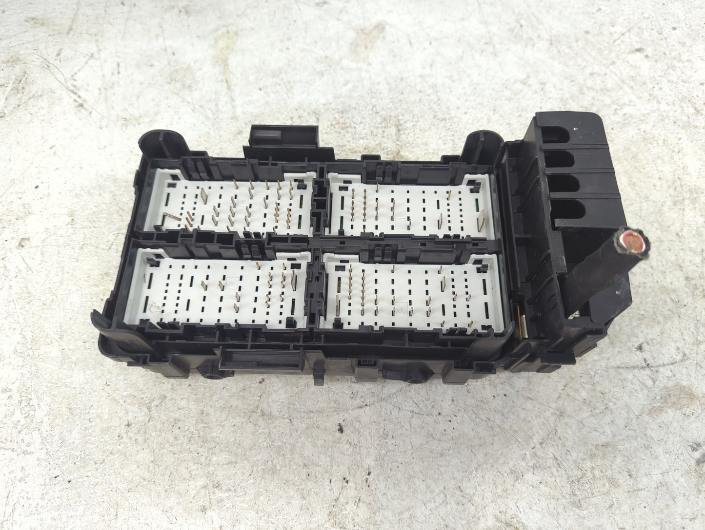 2022 Chevrolet Malibu Fusebox Fuse Box Panel Relay Module P/N:84950507 13468935, 13500128, 13500114, 13468934, 13422668 Fits