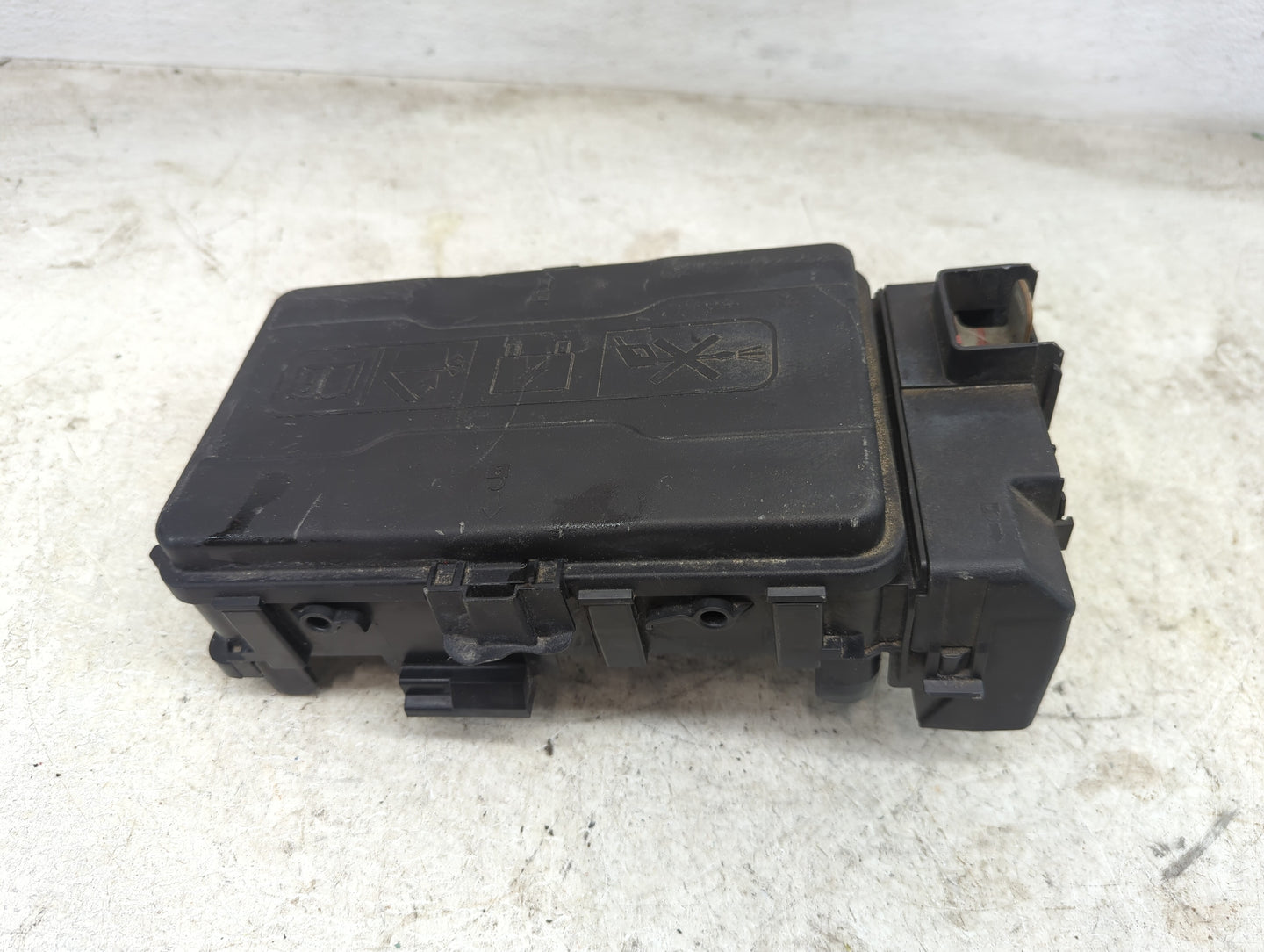 2022 Chevrolet Malibu Fusebox Fuse Box Panel Relay Module P/N:84950507 13468935, 13500128, 13500114, 13468934, 13422668 Fits