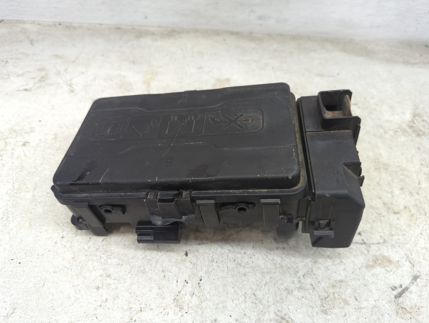 2022 Chevrolet Malibu Fusebox Fuse Box Panel Relay Module P/N:84950507 13468935, 13500128, 13500114, 13468934, 13422668 Fits