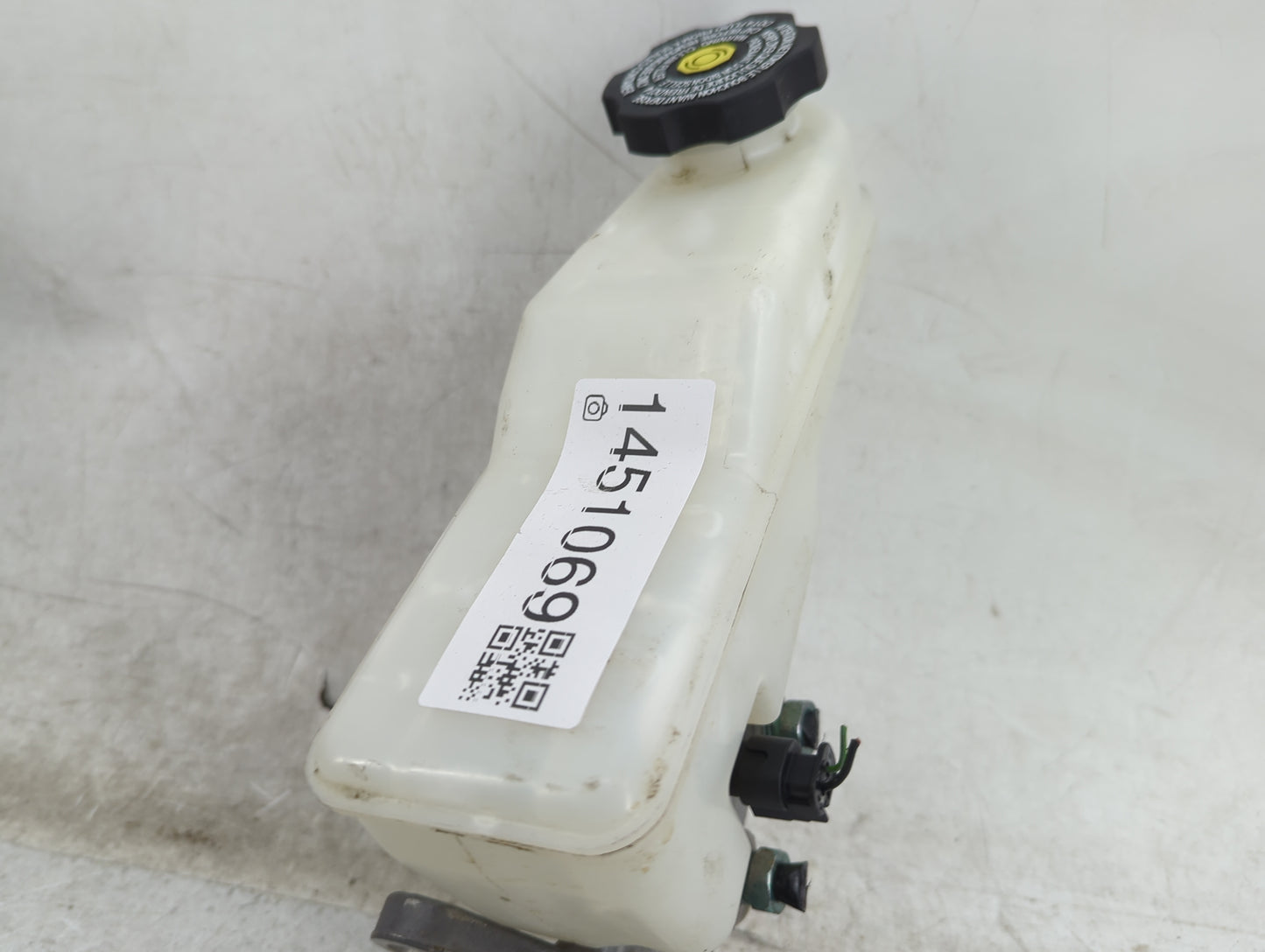 2016-2021 Chevrolet Malibu Brake Master Cylinder 1451069 - Oemusedautoparts1.com