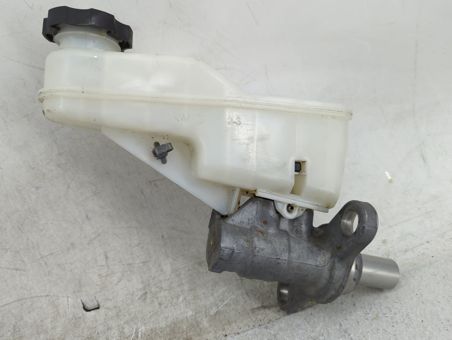 2016-2021 Chevrolet Malibu Brake Master Cylinder - Oemusedautoparts1.com