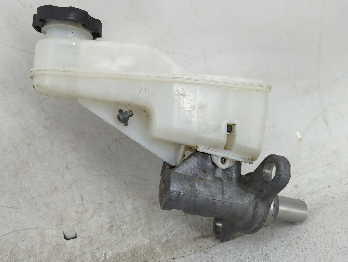 2016-2021 Chevrolet Malibu Brake Master Cylinder 1451069 - Oemusedautoparts1.com