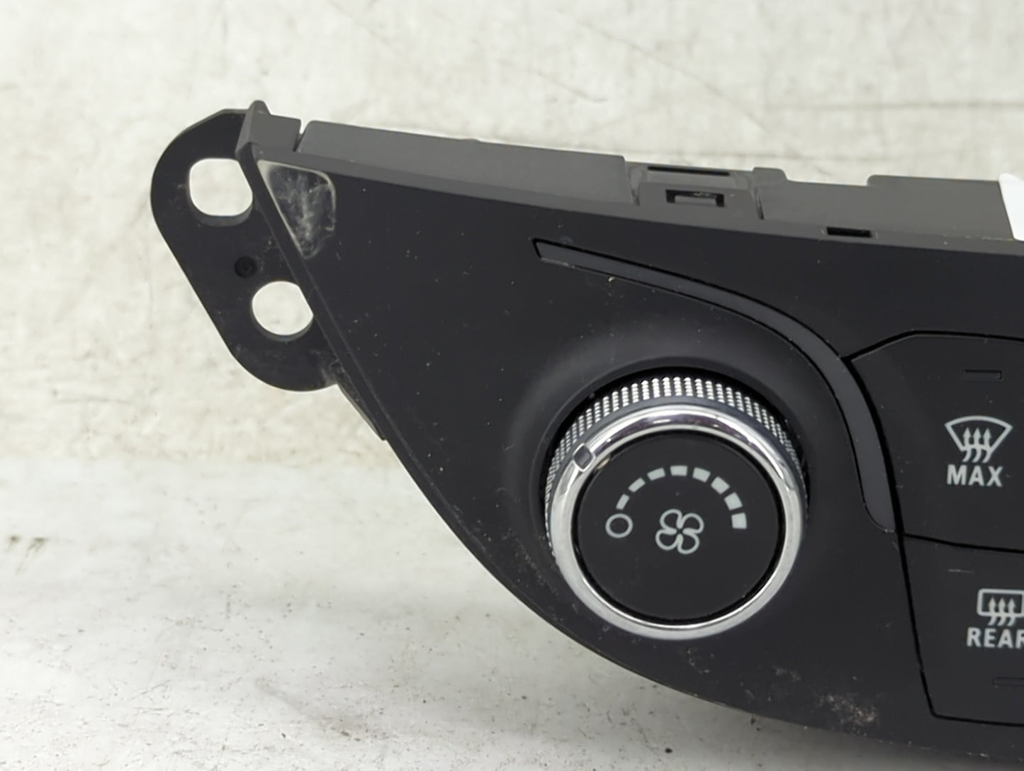 2019-2021 Chevrolet Malibu Climate Control Module Temperature AC/Heater Replacement P/N:84426651 7370200000000X Fits OEM Use