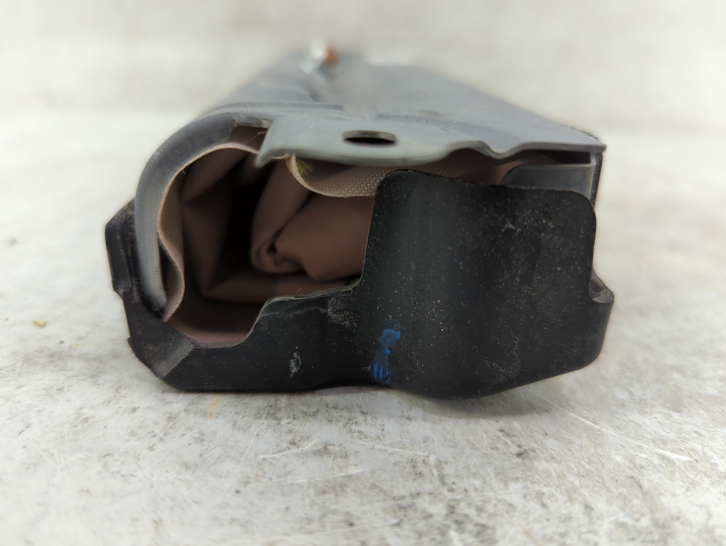 2016-2021 Chevrolet Malibu Air Bag Passenger Right Knee OEM P/N:23420286 Fits Fits 2016 2017 2018 2019 2020 2021 OEM Used Au