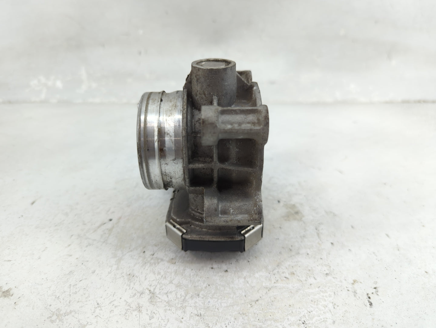 2016-2021 Chevrolet Malibu Throttle Body P/N:12671379AA Fits Fits 2016 2017 2018 2019 2020 2021 2022 OEM Used Auto Parts - O