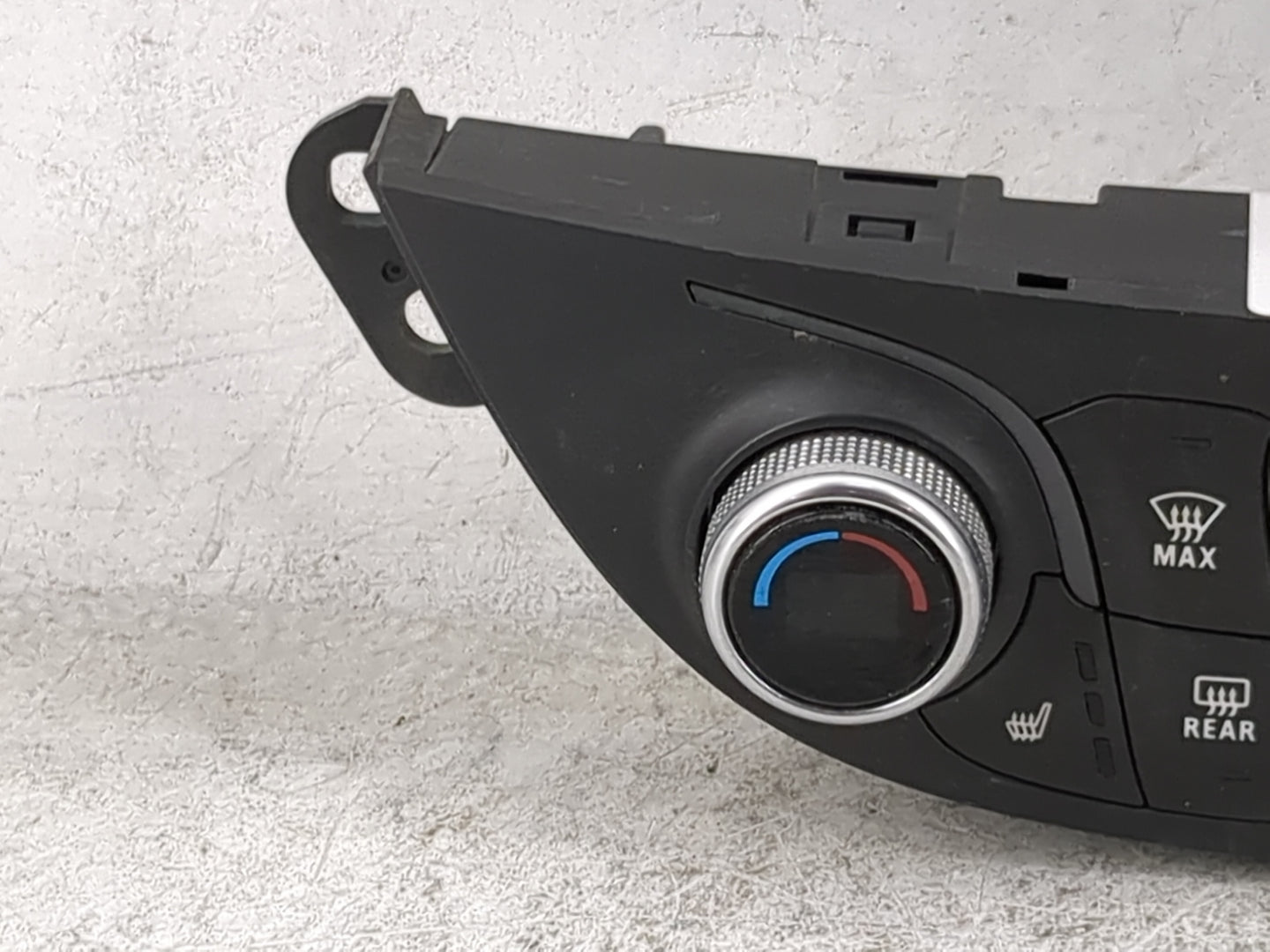 2018-2021 Chevrolet Malibu Climate Control Module Temperature AC/Heater Replacement P/N:84684288 7370200000000X Fits OEM Use