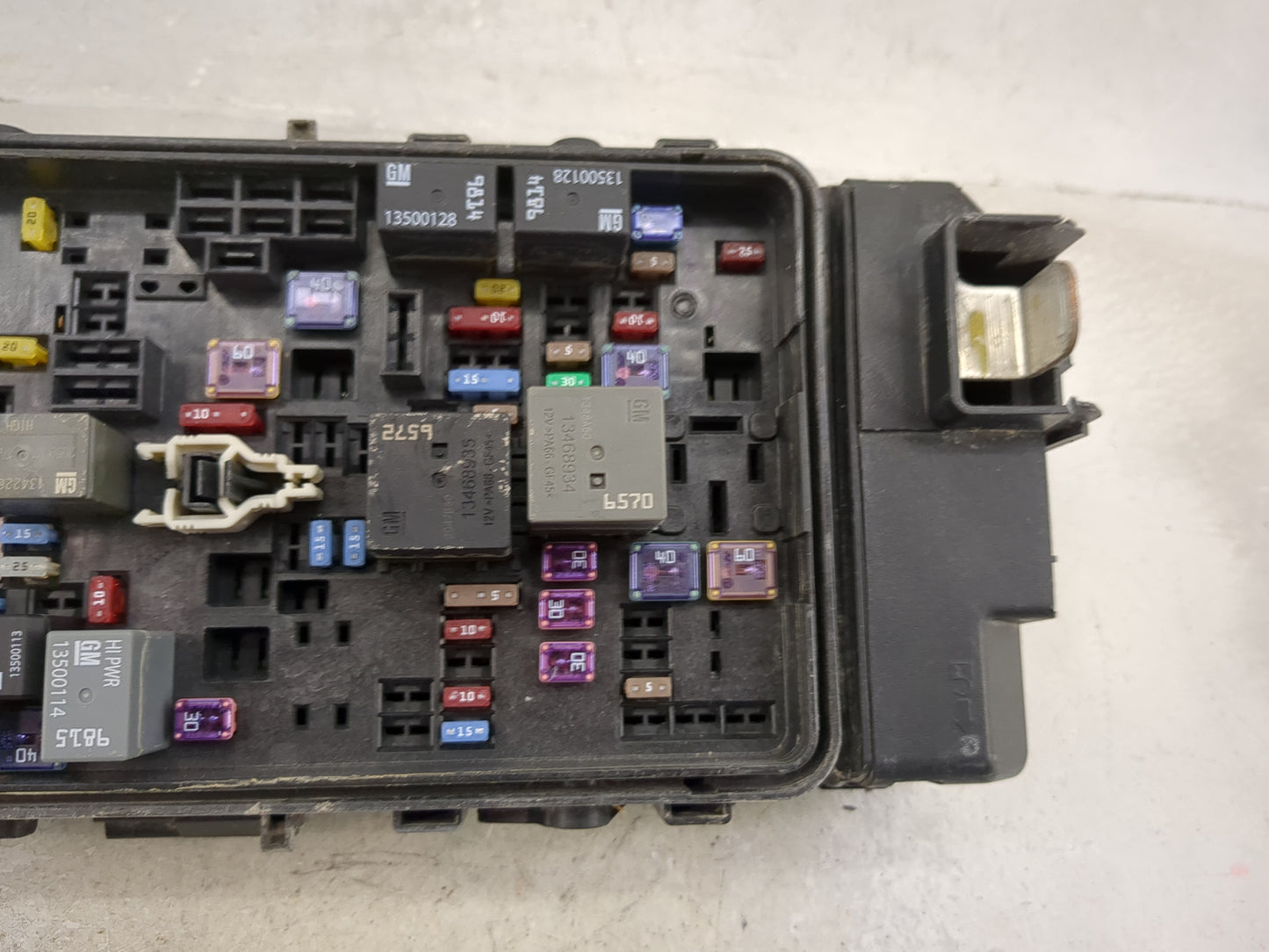 2022 Chevrolet Malibu Fusebox Fuse Box Panel Relay Module P/N:13500128 13500114, 13468934, 13468935, 13455281, 13422668 Fits