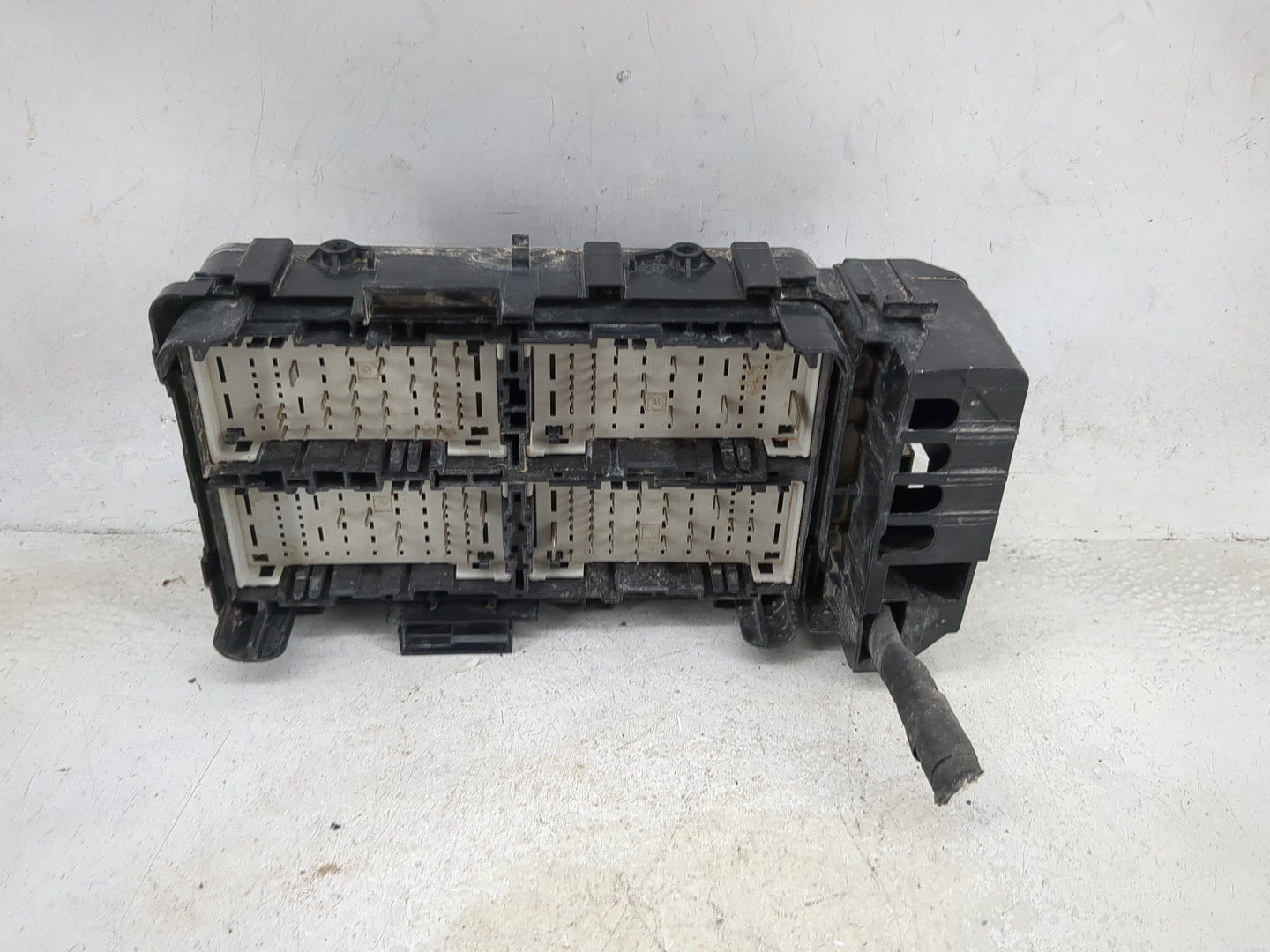 2022 Chevrolet Malibu Fusebox Fuse Box Panel Relay Module P/N:13500128 13500114, 13468934, 13468935, 13455281, 13422668 Fits