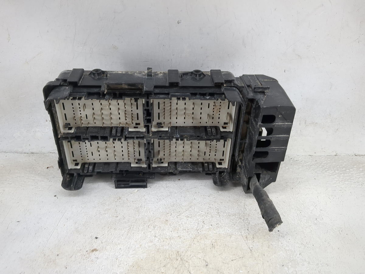 2022 Chevrolet Malibu Fusebox Fuse Box Panel Relay Module P/N:13500128 13500114, 13468934, 13468935, 13455281, 13422668 Fits