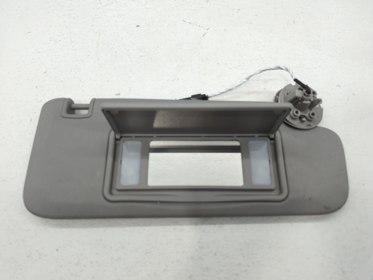 2022 Chevrolet Malibu Sun Visor Shade Replacement Passenger Right Mirror Fits OEM Used Auto Parts - Oemusedautoparts1.com