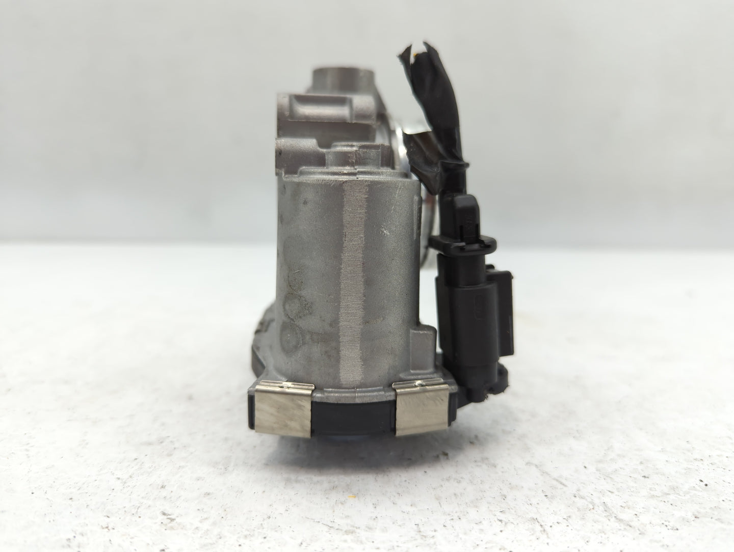 2016-2021 Chevrolet Malibu Throttle Body P/N:12671379AA Fits Fits 2016 2017 2018 2019 2020 2021 2022 OEM Used Auto Parts - O