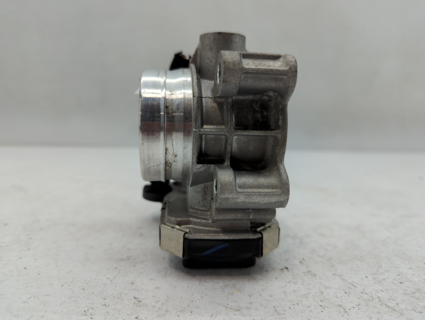 2016-2021 Chevrolet Malibu Throttle Body P/N:12671379AA Fits Fits 2016 2017 2018 2019 2020 2021 2022 OEM Used Auto Parts - O