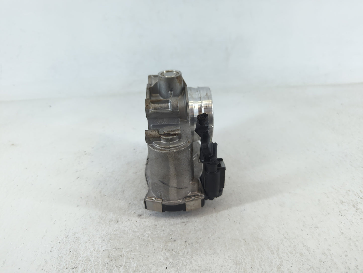 2016-2021 Chevrolet Malibu Throttle Body P/N:12671379AA Fits Fits 2016 2017 2018 2019 2020 2021 2022 OEM Used Auto Parts - O