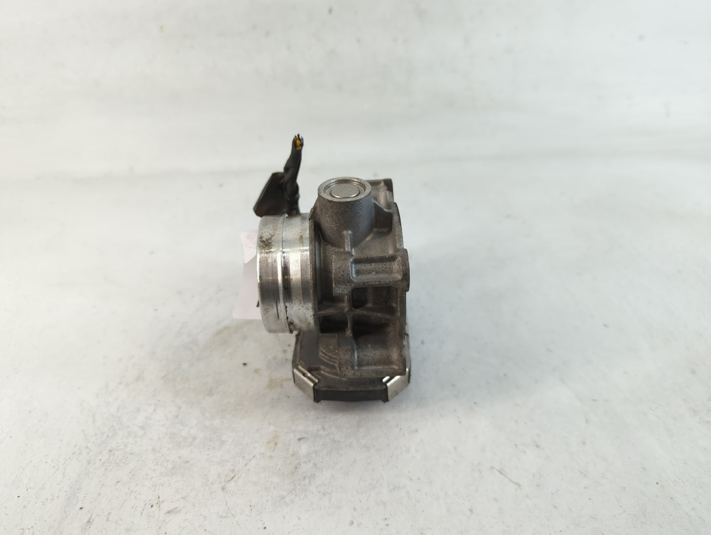 2016-2021 Chevrolet Malibu Throttle Body P/N:12671379AA Fits Fits 2016 2017 2018 2019 2020 2021 2022 OEM Used Auto Parts - O