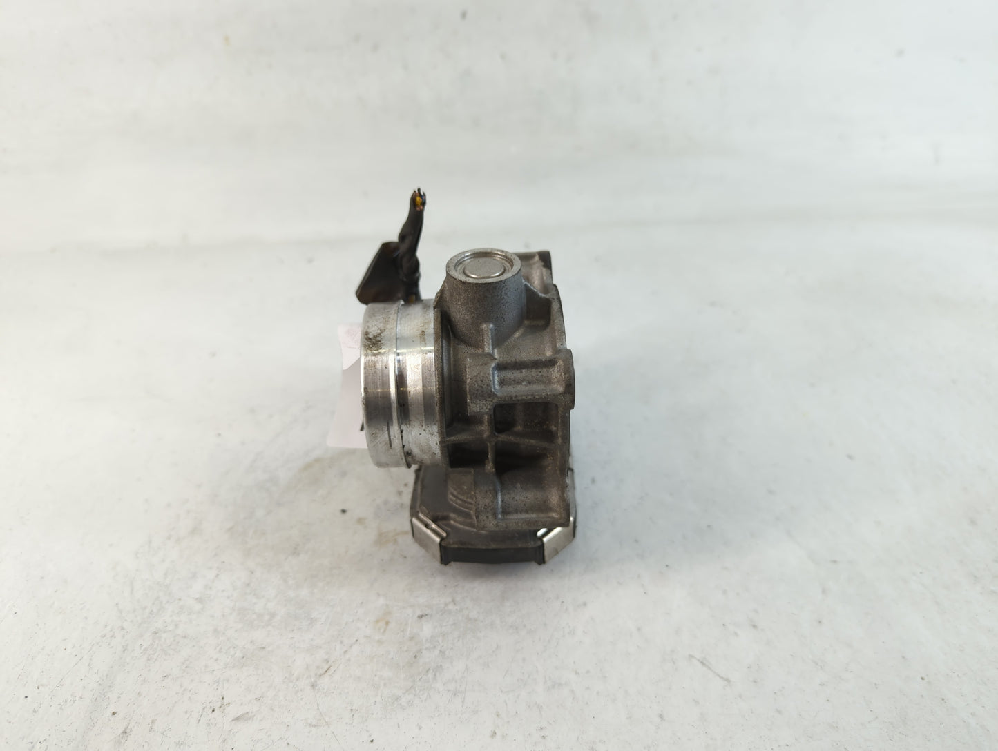 2016-2021 Chevrolet Malibu Throttle Body P/N:12671379AA Fits Fits 2016 2017 2018 2019 2020 2021 2022 OEM Used Auto Parts - O