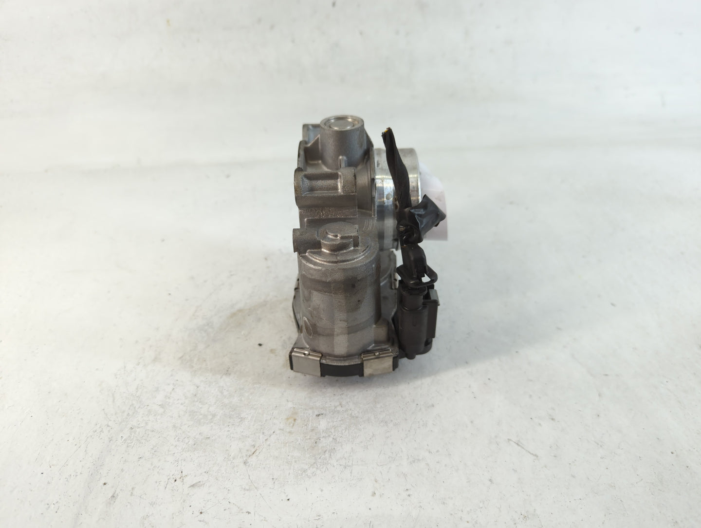 2016-2021 Chevrolet Malibu Throttle Body P/N:12671379AA Fits Fits 2016 2017 2018 2019 2020 2021 2022 OEM Used Auto Parts - O