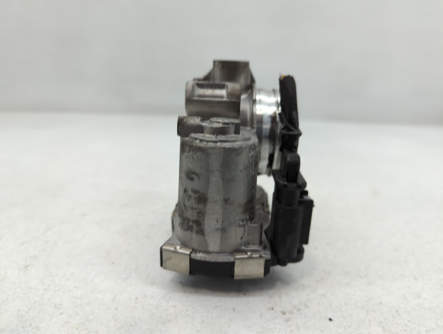 2016-2021 Chevrolet Malibu Throttle Body P/N:12671379AA Fits Fits 2016 2017 2018 2019 2020 2021 2022 OEM Used Auto Parts - O