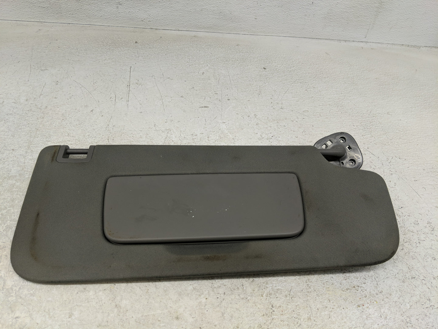 2019-2022 Chevrolet Silverado 1500 Sun Visor Shade Replacement Passenger Right Mirror Fits Fits 2019 2020 2021 2022 OEM Used