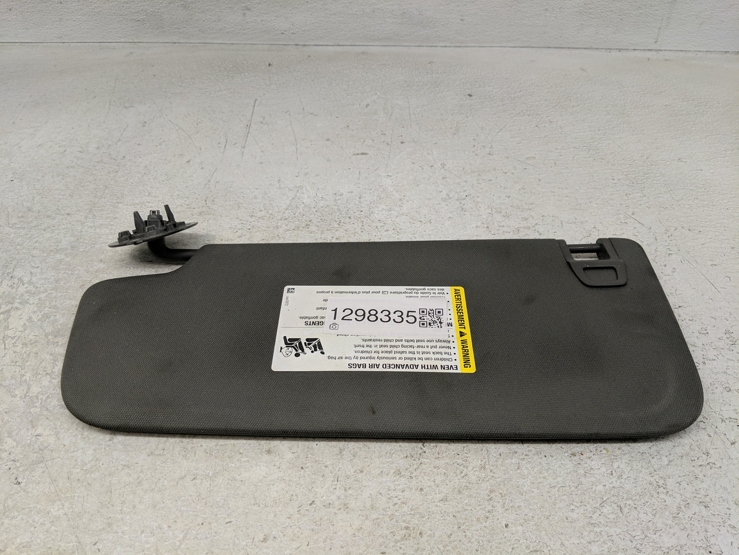 2019-2022 Chevrolet Silverado 1500 Sun Visor Shade Replacement Passenger Right Mirror Fits Fits 2019 2020 2021 2022 OEM Used