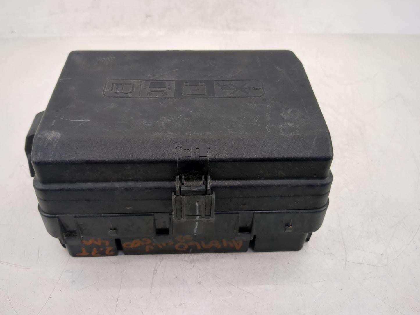 2021-2022 Chevrolet Silverado 1500 Fusebox Fuse Box Panel Relay Module P/N:86771158 Fits Fits 2021 2022 OEM Used Auto Parts 