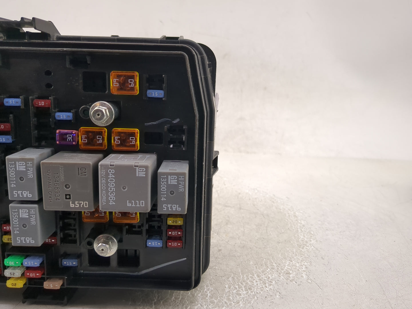 2021-2022 Chevrolet Silverado 1500 Fusebox Fuse Box Panel Relay Module P/N:86771158 Fits Fits 2021 2022 OEM Used Auto Parts 