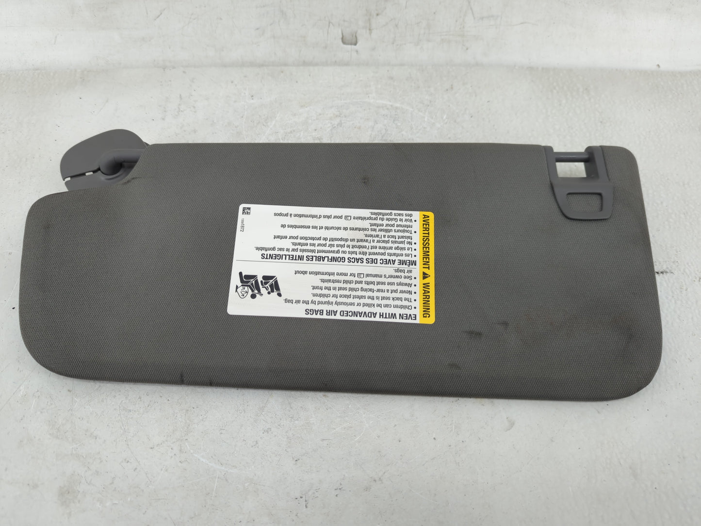 2019-2022 Chevrolet Silverado 1500 Sun Visor Shade Replacement Passenger Right Mirror Fits Fits 2019 2020 2021 2022 OEM Used