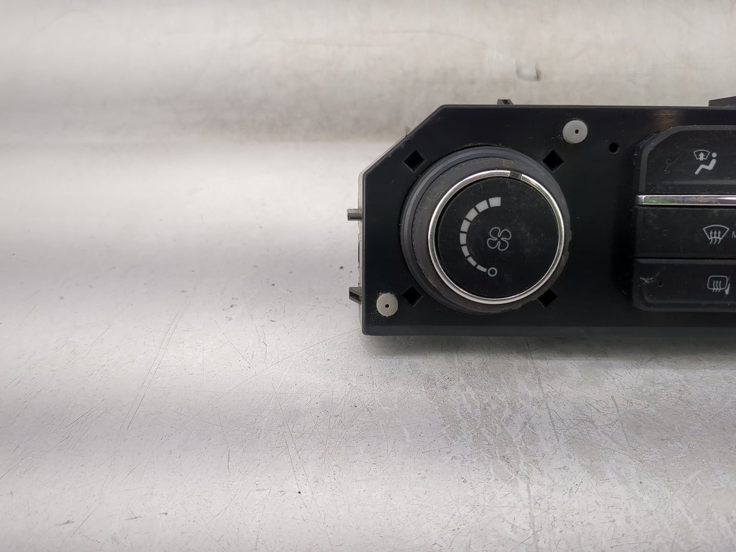2019-2022 Chevrolet Silverado 1500 Climate Control Module Temperature AC/Heater Replacement P/N:84542733 Fits OEM Used Auto 