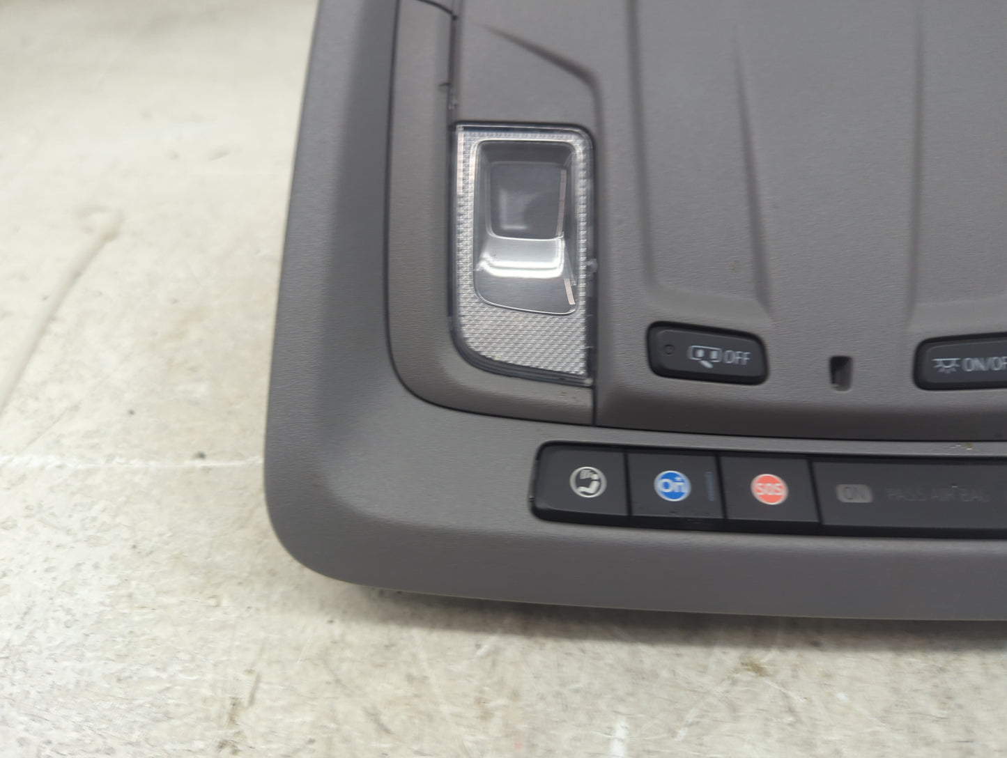 2019 Chevrolet Silverado 1500 Overhead Console W/rear Climate Control - Oemusedautoparts1.com
