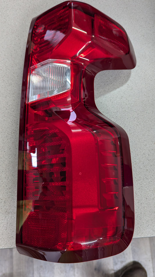 2019-2022 Chevrolet Silverado 1500 Tail Light Assembly Passenger Right OEM P/N:85161937 Fits Fits 2019 2020 2021 2022 OEM Us